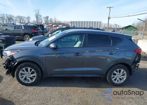 2021 Hyundai Tucson Value z USA, uszkodzony, nr VIN KM8J3CA40MU293178